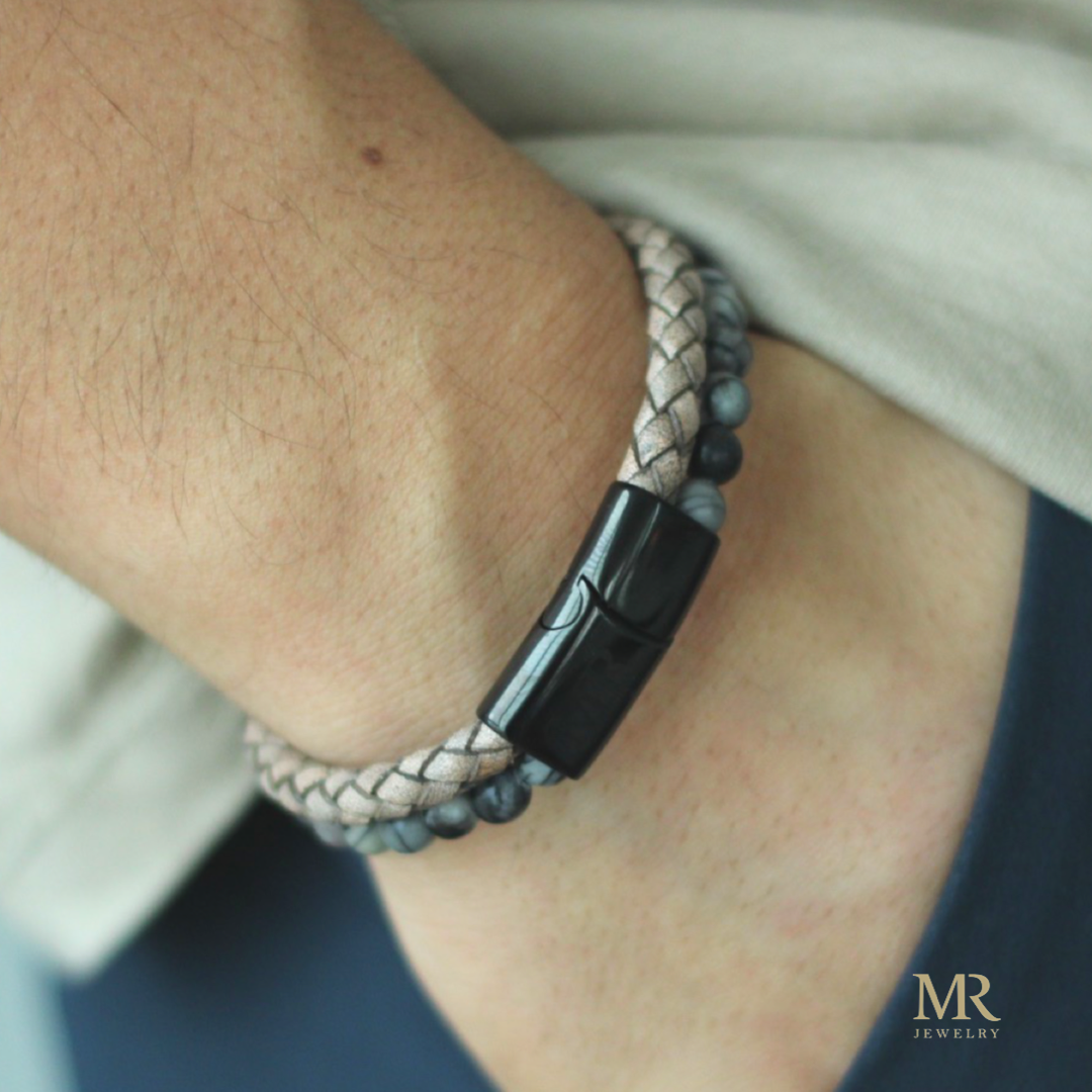 MijnRoots natuursteen lichte leren armband met donkere tijgeroog kralen - RVS Sluiting