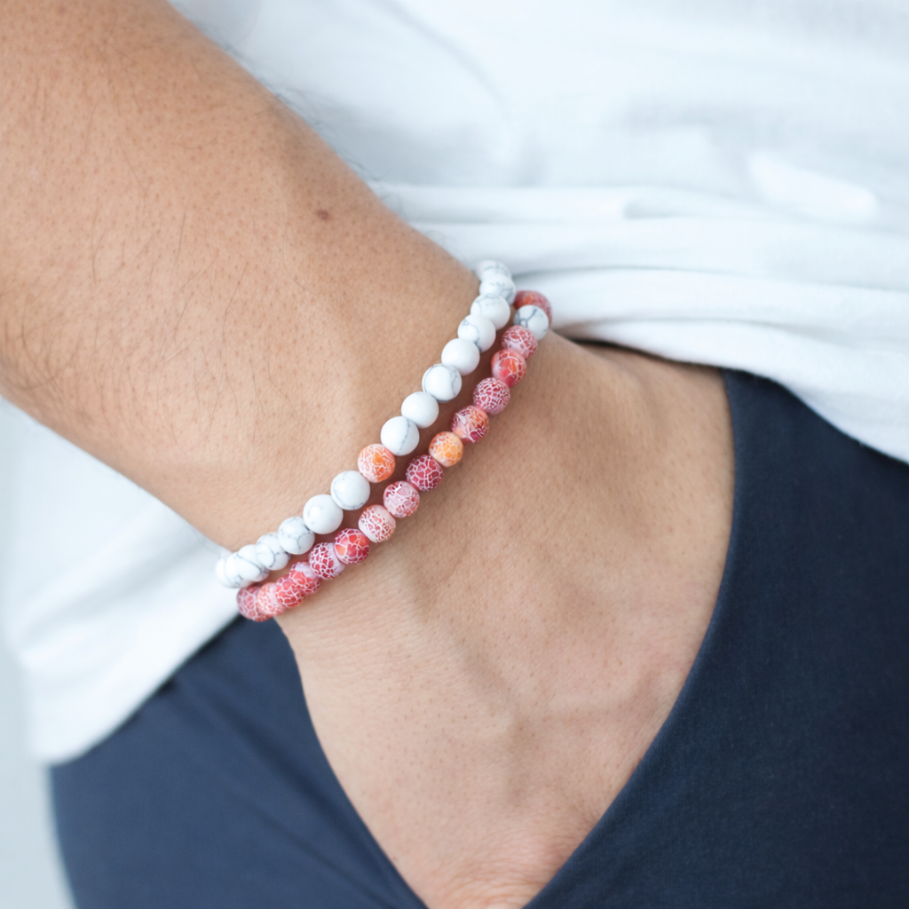 Kralenarmband marmer wit met oranje kraal – stijlvol en krachtig