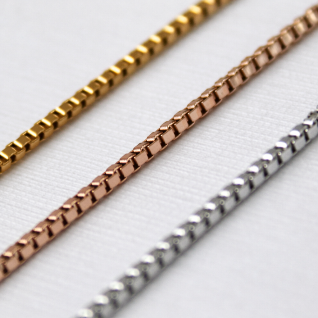 Minimalist Armand Gold – limited edition with a luxurious look