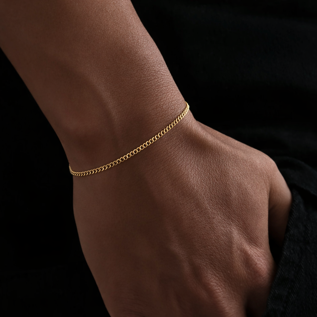 Minimalist Armand Gold – limited edition with a luxurious look