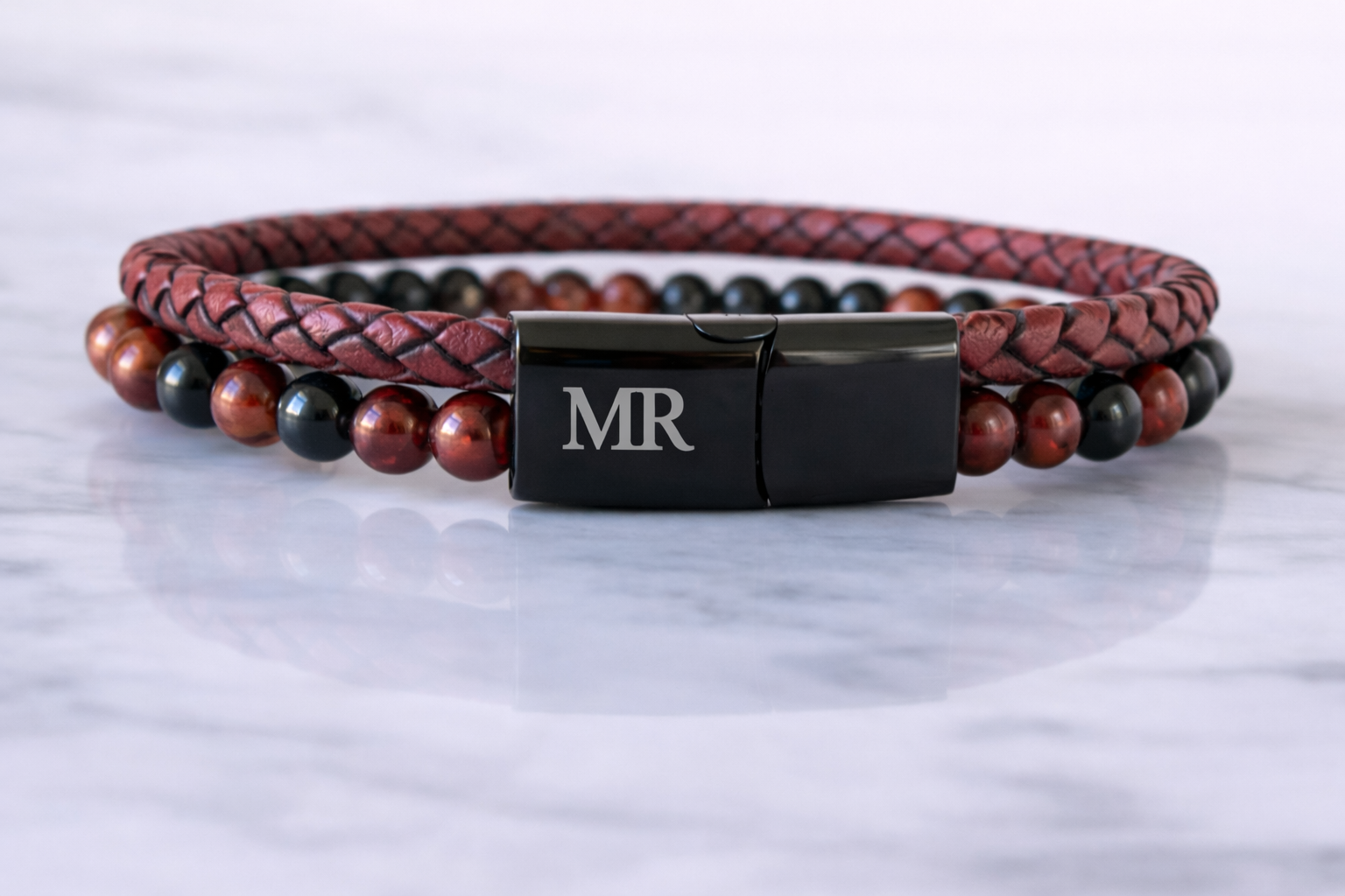 Rode leren armband met donkerrode tijgeroog kralen – krachtig en stijlvol