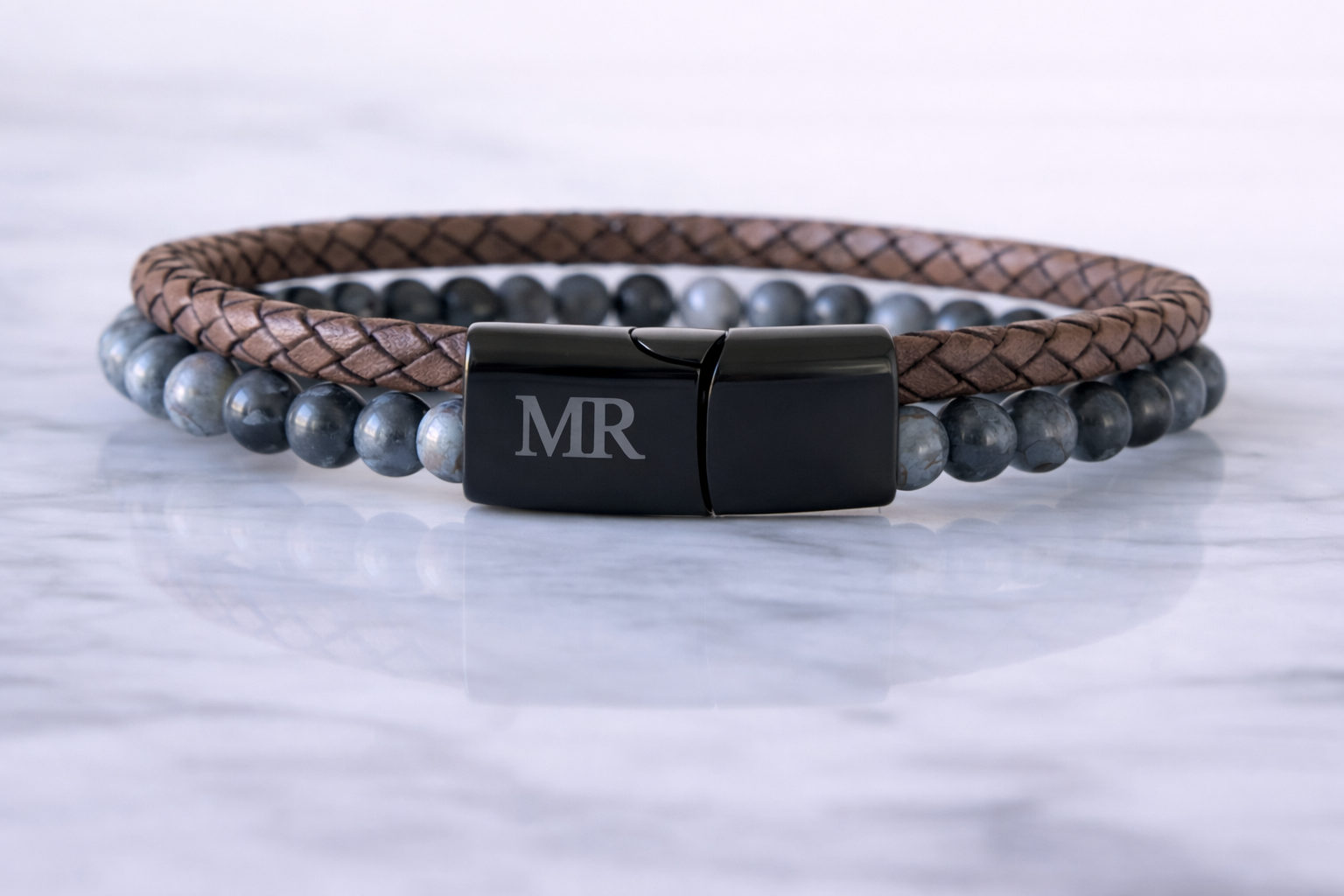 Bruine leren armband met donkere tijgeroog kralen – robuust en stijlvol