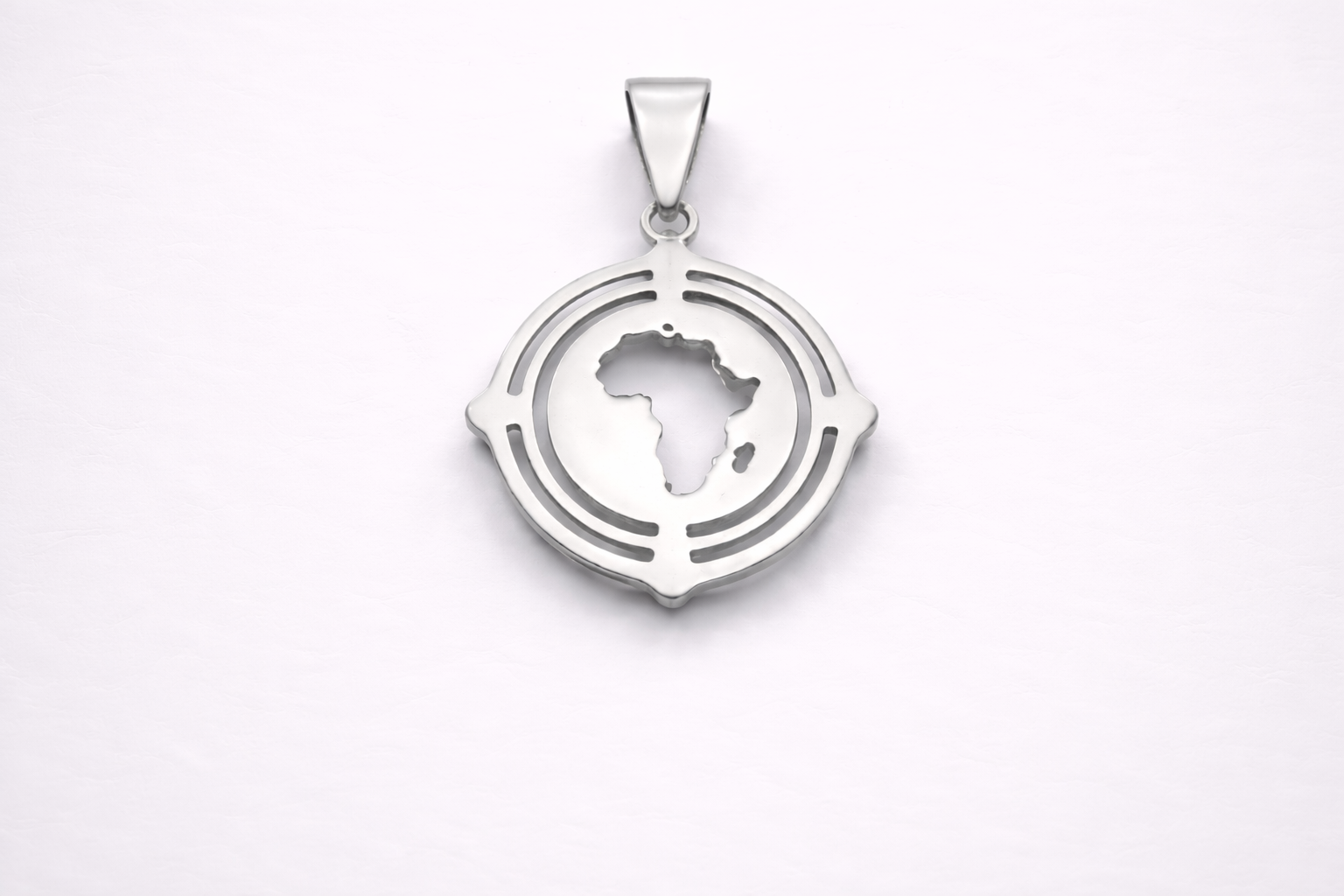 Hanger Afrika Zilver – symbool van oorsprong en trots