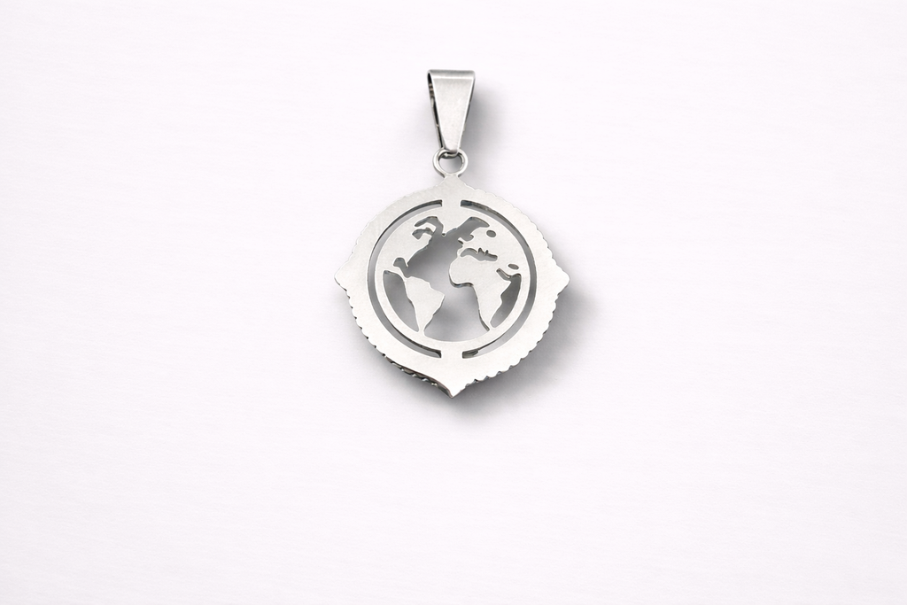 Pendant World Silver – symbol of connection and strength