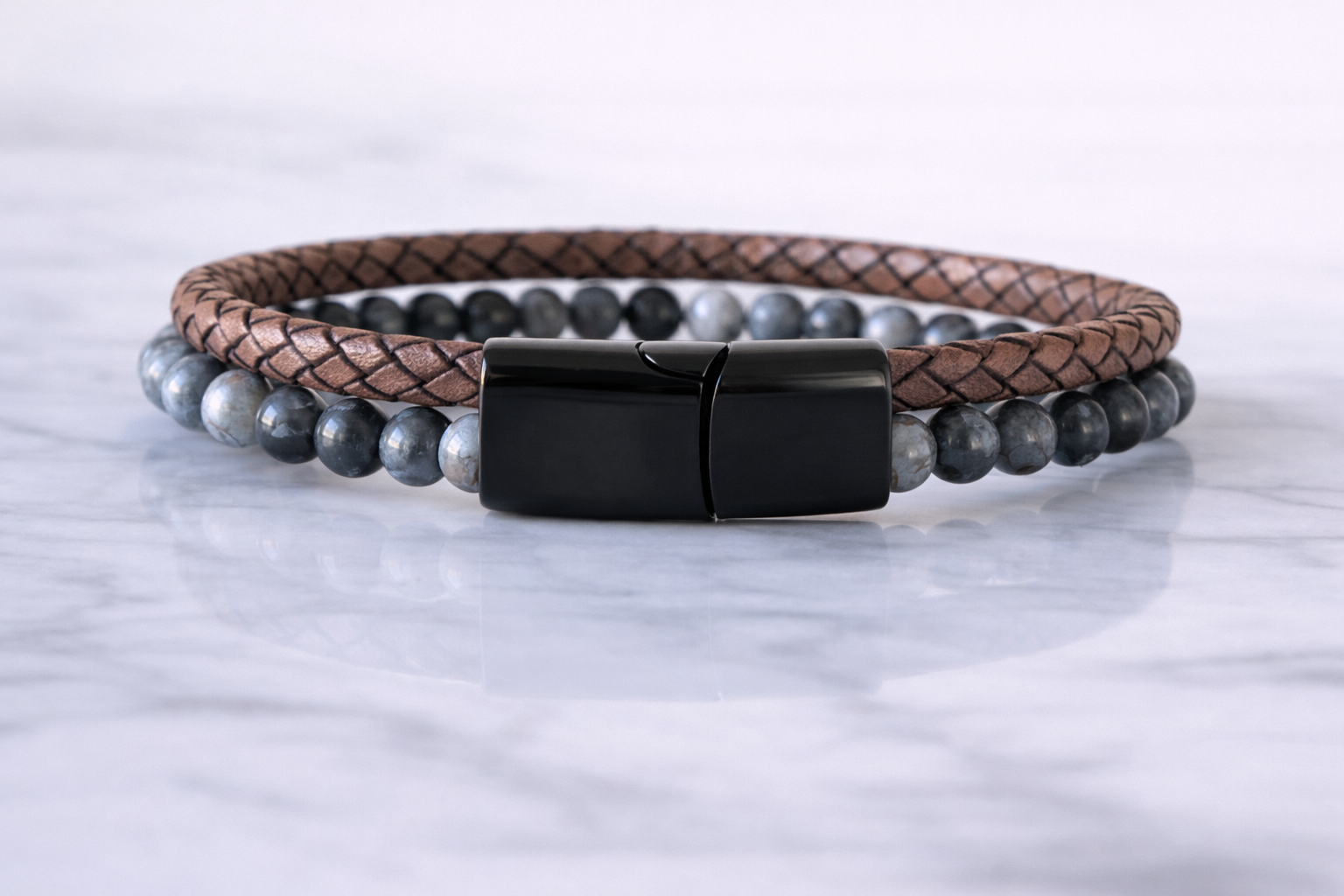 Bruine leren armband met donkere tijgeroog kralen – robuust en stijlvol