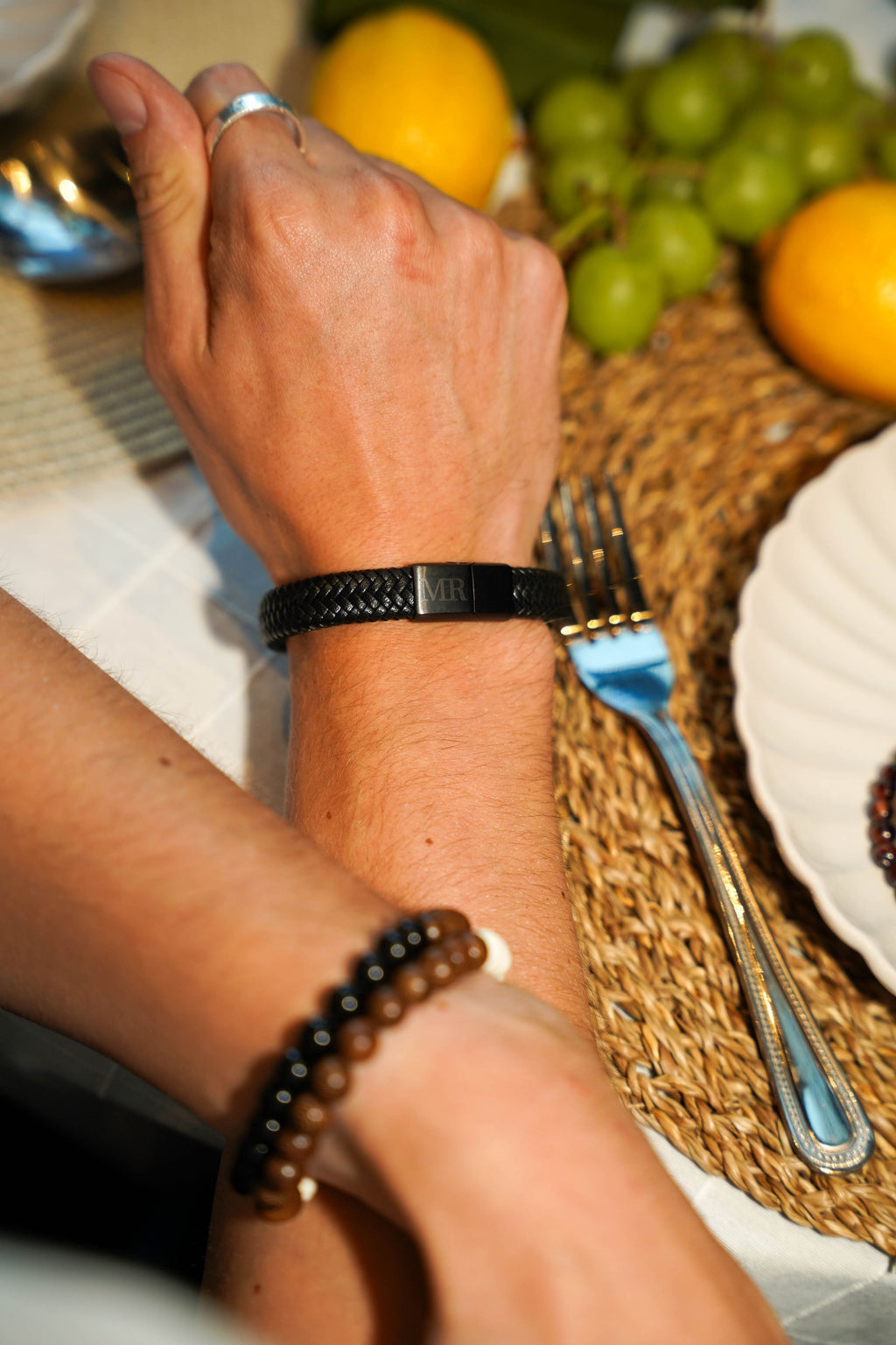 Gevlochten leren armband zwart – robuust en betekenisvol